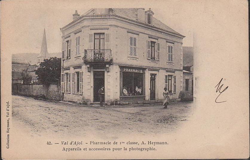 Carte_Postale_Ancienne_numero_42_Val_d_ajol_Pharmacie_premiere_classe_Appareils_et_accessoires_pour_la_photographie_CPA_Pharmacie_A._Heymann